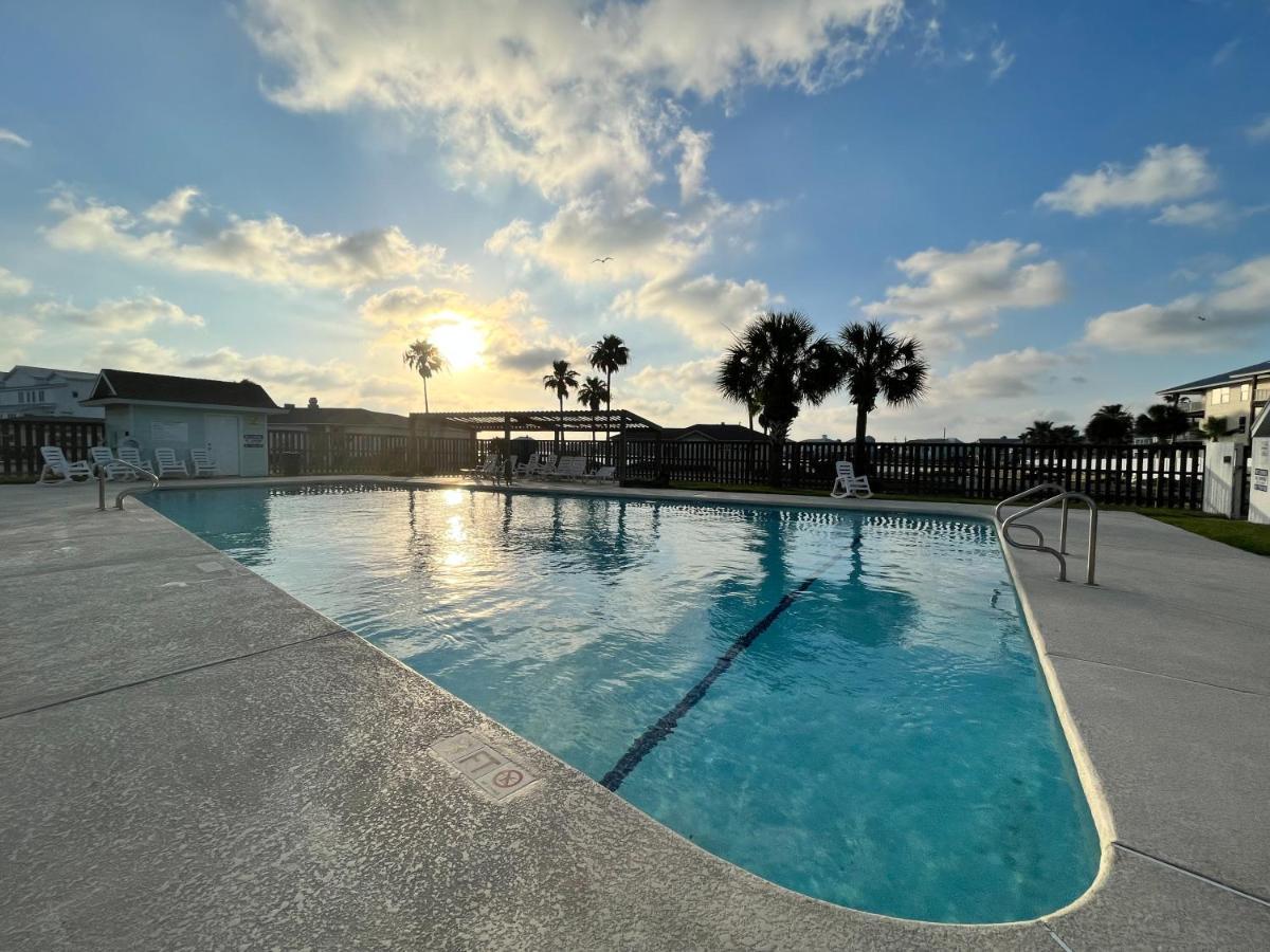 Rockport Waterfront Condo With A View 外观 照片